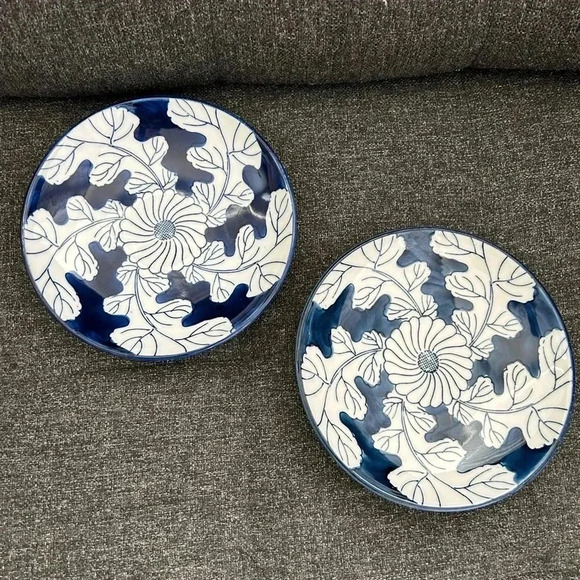 Blue and White Floral Plate - Picture 1 of 4